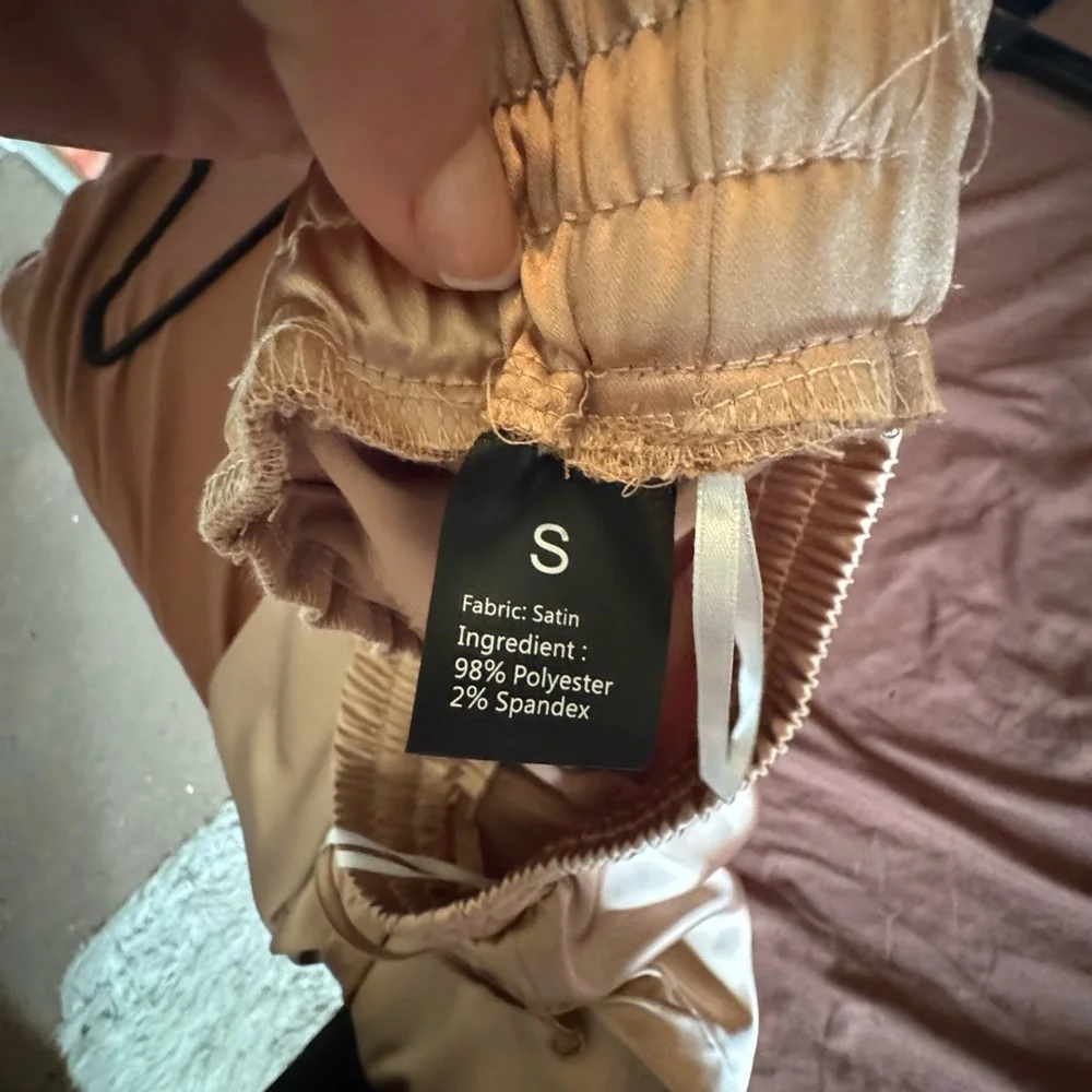Satin cargo gold Jogger Pants - Picture 4 of 8